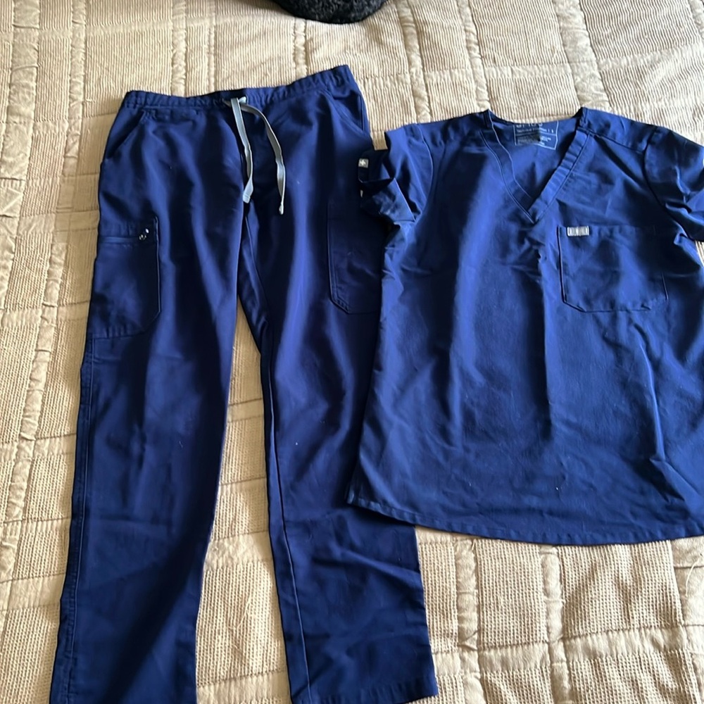 Navy figs scrub set